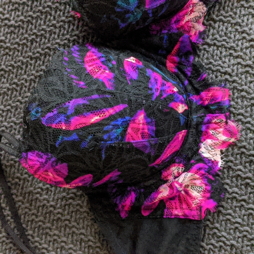 NWOT Victoria's Secret PINK Bra (Size 34 D)